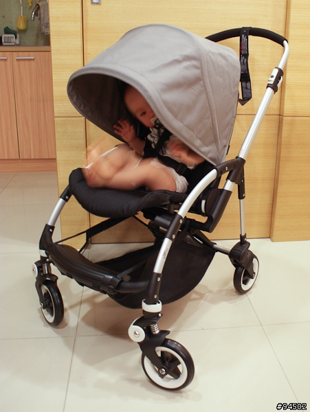 ［開箱］新款2010 Bugaboo Bee+推車, 同場加映與Quinny Senzz的比較圖