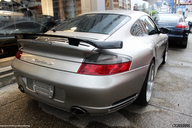台中PORSCHE展示間的親切感XD