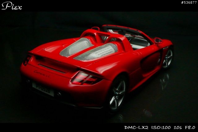 [1/18]火紅蛙王 Porsche Carrera GT