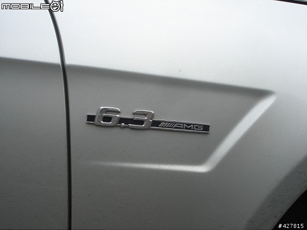[街拍]出門買午餐驚遇見斯文猛駒E63 AMG