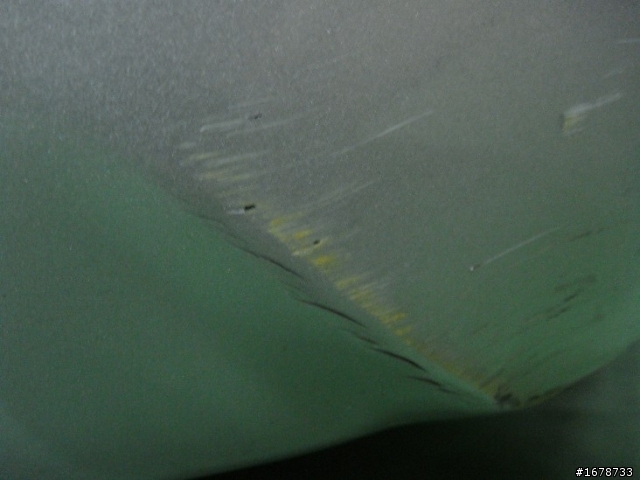 Camry前保險桿撞到