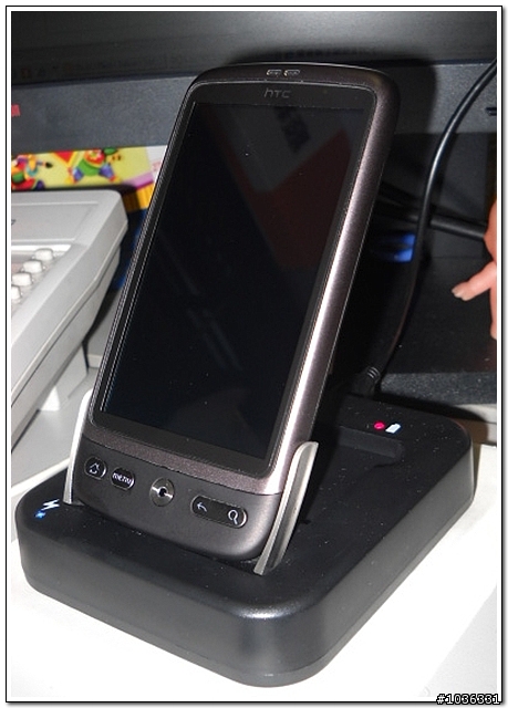 日本直送軟銀 X06HT(Desire) 美型直立充電座
