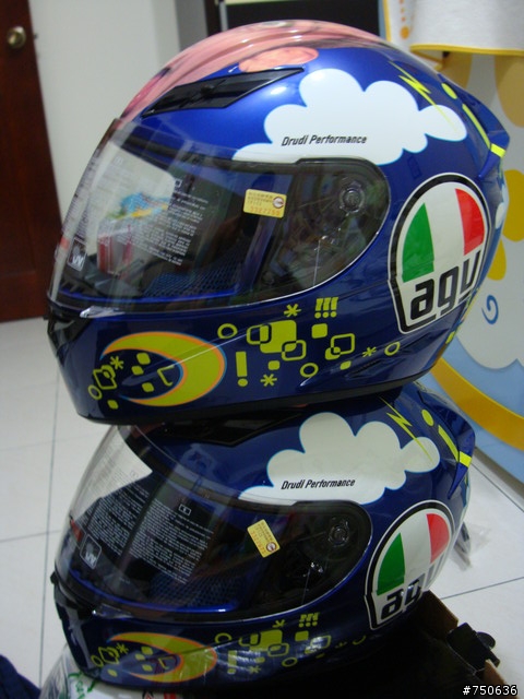 終於入手AGV K-3 Rossi鬼臉帽~~