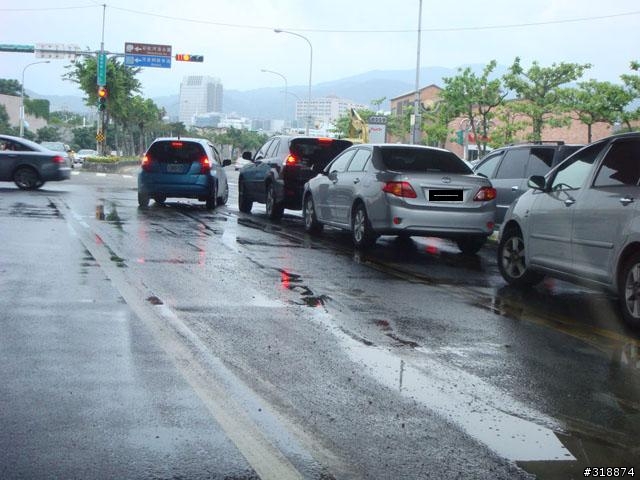 開車請守規矩....