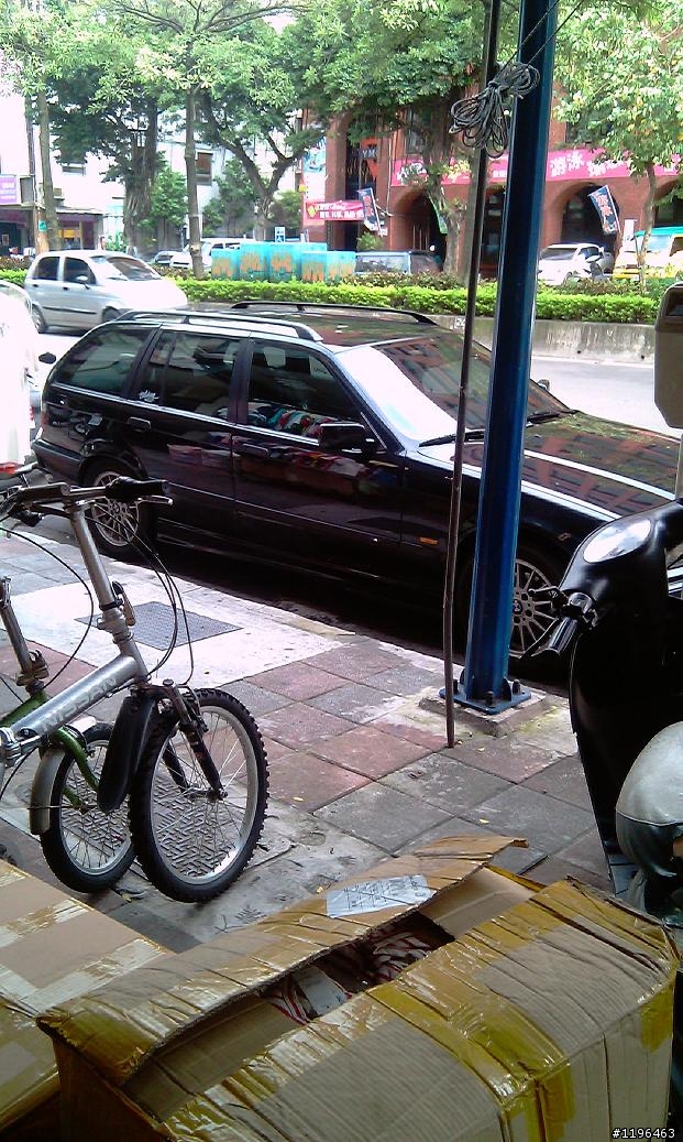 遇到一部很稀有的車