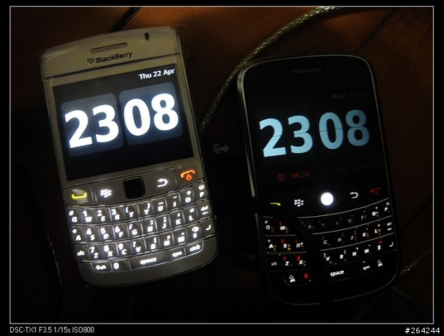 [分享] Blackberry 9700 原廠白開箱