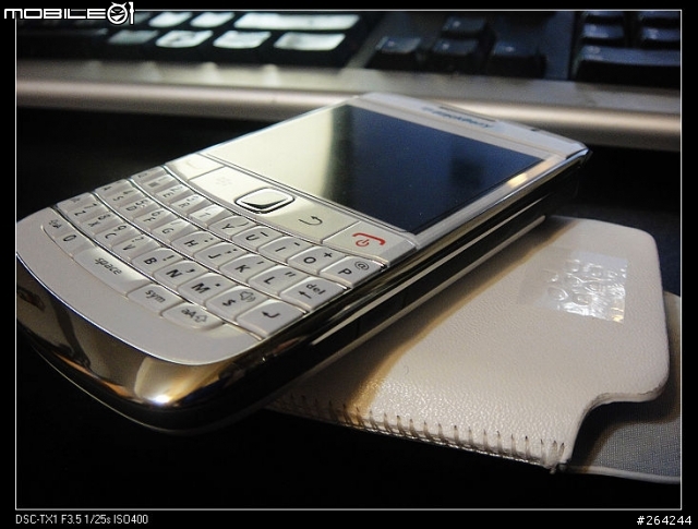 [分享] Blackberry 9700 原廠白開箱