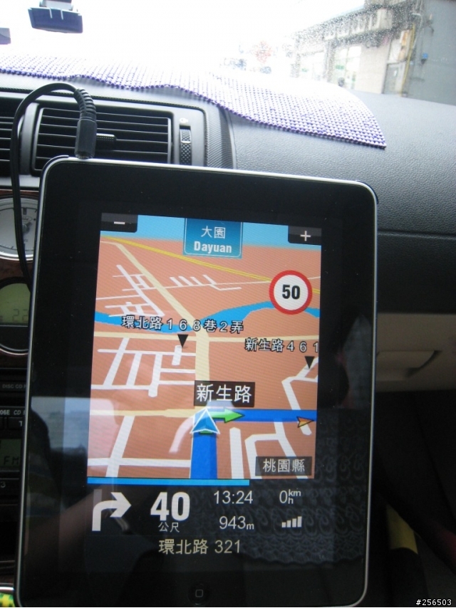 【59樓增ipad 3.2.2 jb youtube熱心網友圖文國語發音教學分享;20.23樓補增IPAD TOMTOM導航實測】用魔鬼沾打造IPAD的多媒體導航車