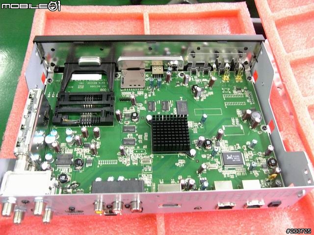 [開刀文]解剖 I.O DATA デジタルチユ ーナー  HVT-BCT300 及 東芝デジタルチユ ーナー  D-TR1