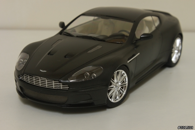 找了好久的 Aston Martin DBS