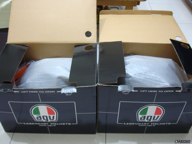 終於入手AGV K-3 Rossi鬼臉帽~~