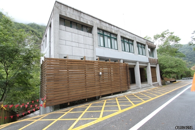 這一刻，在公路之巔擁抱‧幸福