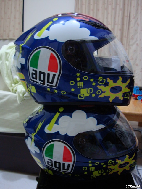 終於入手AGV K-3 Rossi鬼臉帽~~