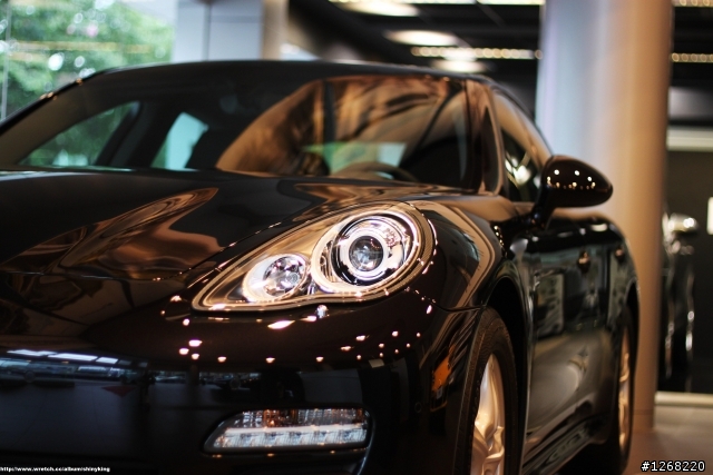 台中PORSCHE展示間的親切感XD