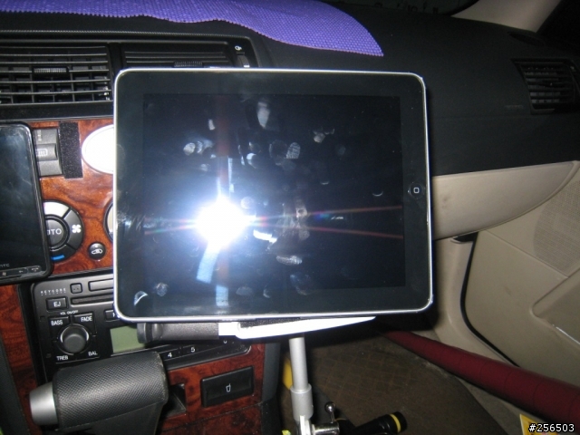 【59樓增ipad 3.2.2 jb youtube熱心網友圖文國語發音教學分享;20.23樓補增IPAD TOMTOM導航實測】用魔鬼沾打造IPAD的多媒體導航車