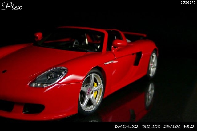 [1/18]火紅蛙王 Porsche Carrera GT