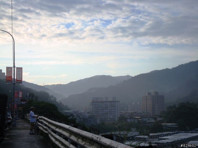 更瘋，滂薄大雨中的一日雙北! [叔叔有點秀斗，好孩子不要學]