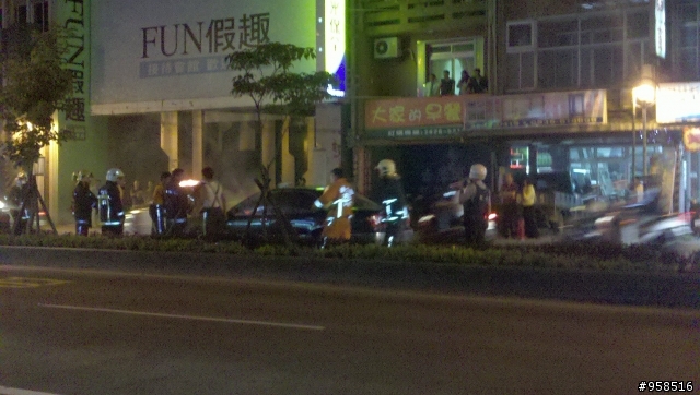 剛才散步完看到火燒車...