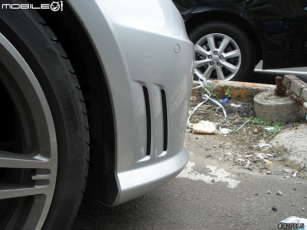 [街拍]出門買午餐驚遇見斯文猛駒E63 AMG