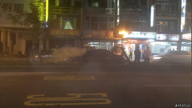 剛才散步完看到火燒車...