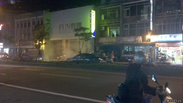 剛才散步完看到火燒車...