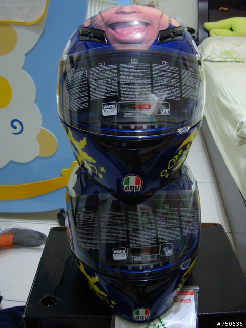 終於入手AGV K-3 Rossi鬼臉帽~~