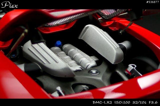 [1/18]火紅蛙王 Porsche Carrera GT