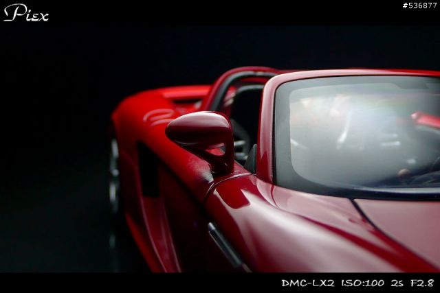 [1/18]火紅蛙王 Porsche Carrera GT