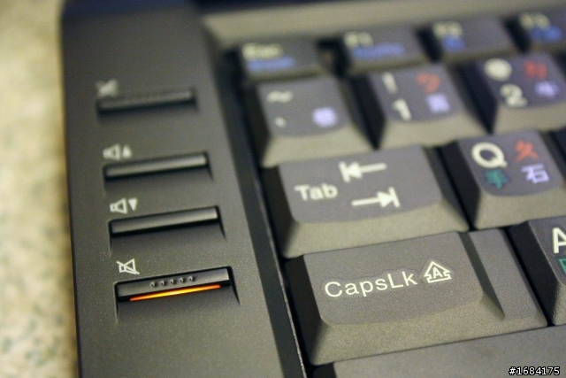 [開箱囉] LENOVO SL410 優秀血統,穩定好用!!