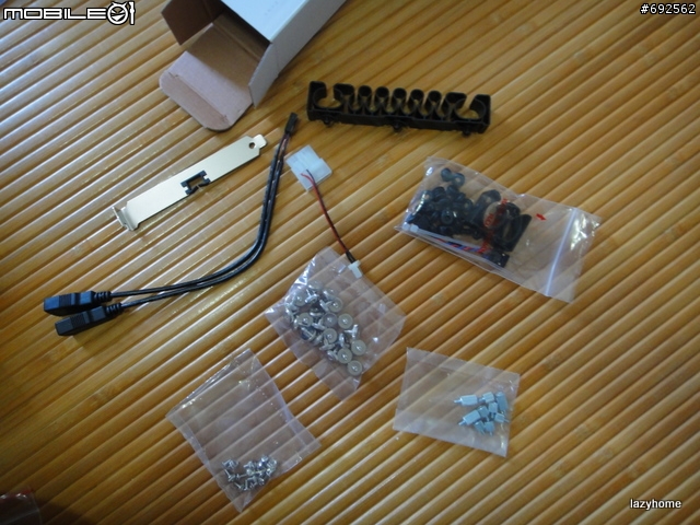 [開箱] 聯力 入門機殼 PC-9F