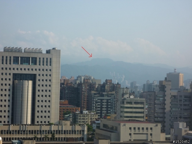請教一下這兩座山的名稱