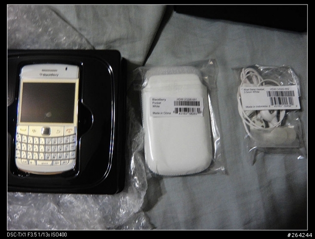 [分享] Blackberry 9700 原廠白開箱