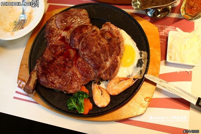 [分享]瘋牛排洋食-挑戰22Oz超大牛排~