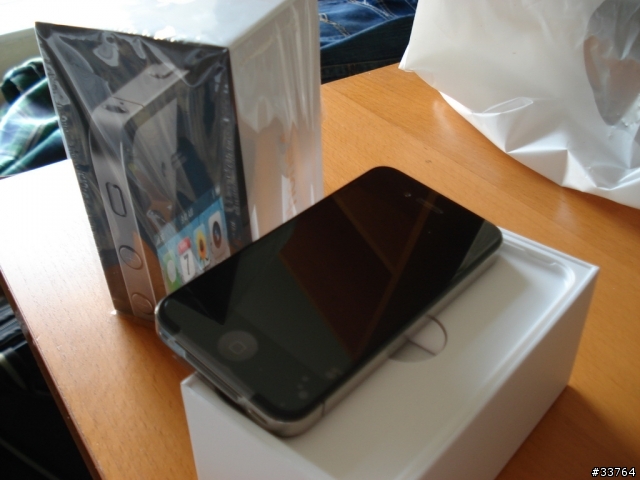 UK Unlock Iphone 4 - 16G & 32G 英國機無鎖板