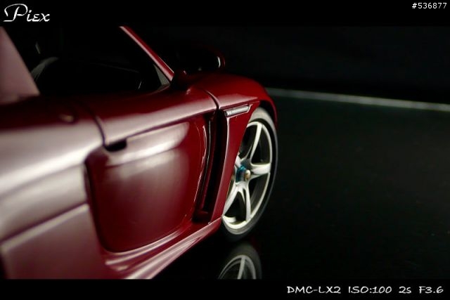 [1/18]火紅蛙王 Porsche Carrera GT