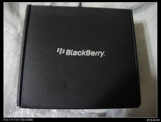 [分享] Blackberry 9700 原廠白開箱