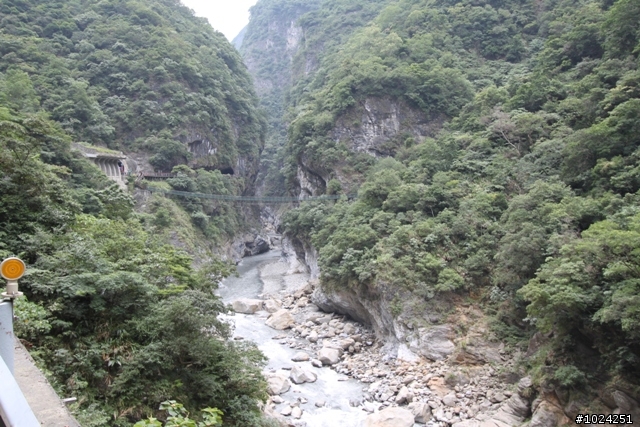 這一刻，在公路之巔擁抱‧幸福