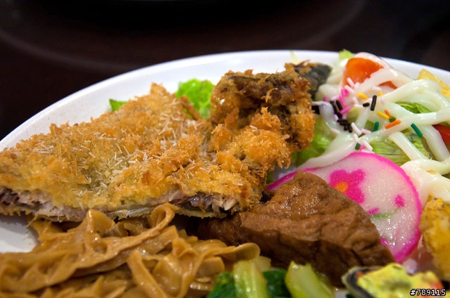 [食記]平價餐點新選擇～老外HELLO便當