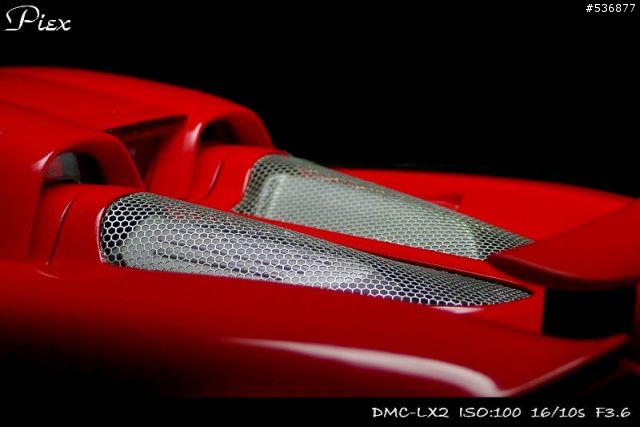 [1/18]火紅蛙王 Porsche Carrera GT