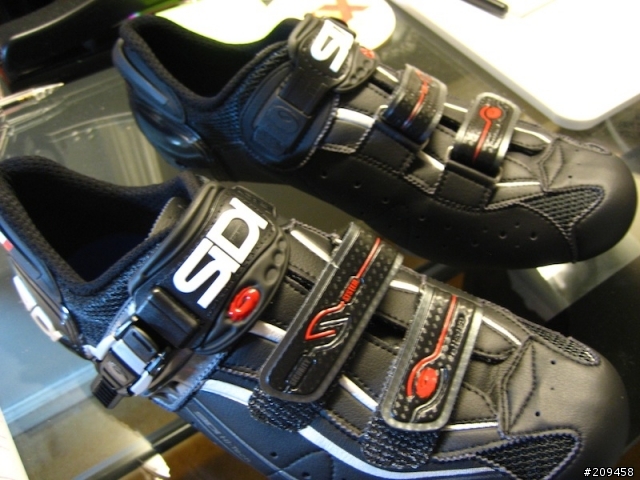 [開箱] 這個月的敗家成果 (Oakley, Sidi, Look, Fizik)