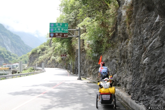 這一刻，在公路之巔擁抱‧幸福