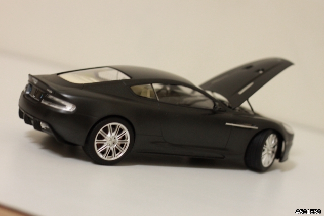 找了好久的 Aston Martin DBS