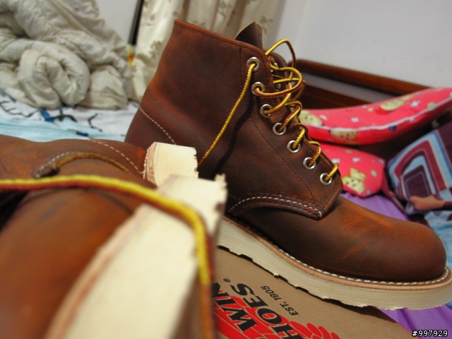 "分享"夢寐以求的(跟老婆求來的) red wing 9111.........
