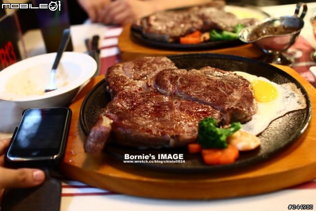 [分享]瘋牛排洋食-挑戰22Oz超大牛排~