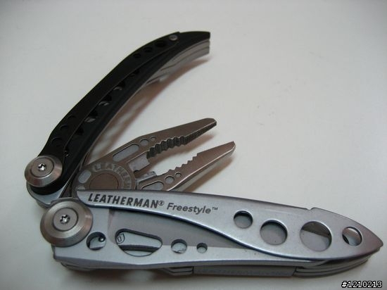 新玩具 LEATHERMAN Freestyle