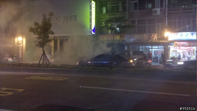 剛才散步完看到火燒車...