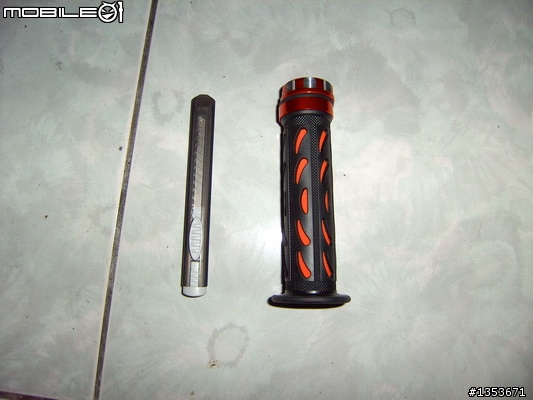 今天在台北永和的四號公園，機車手把的東西被幹走了...