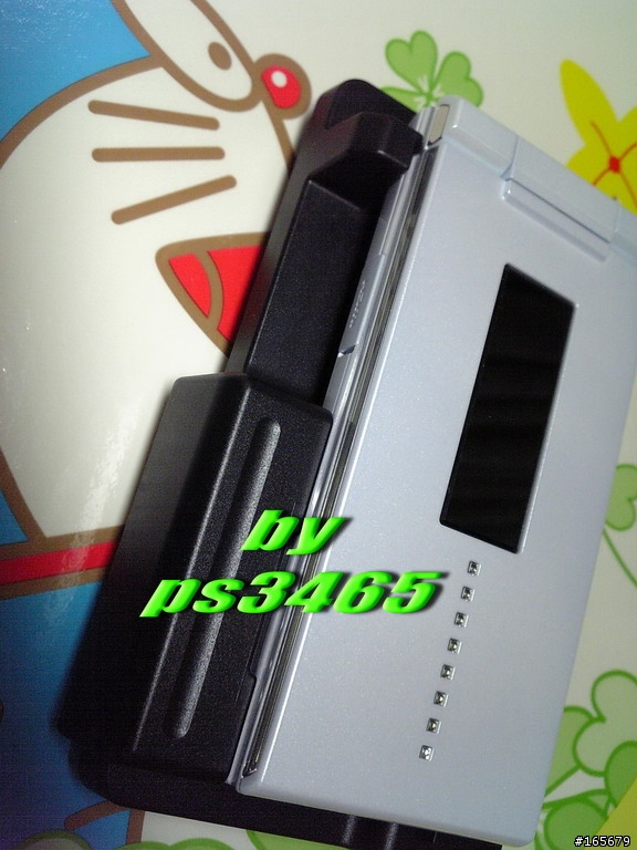 2010年夏季新機：docomo SH-07B銀色開箱圖