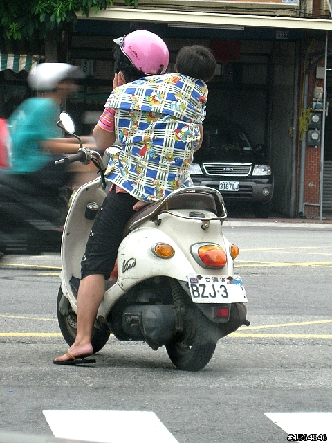 baby站直直，好危險的Fu~>"<