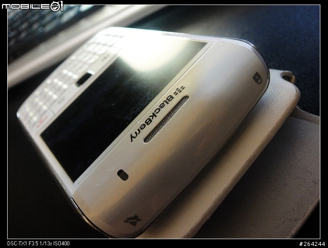 [分享] Blackberry 9700 原廠白開箱
